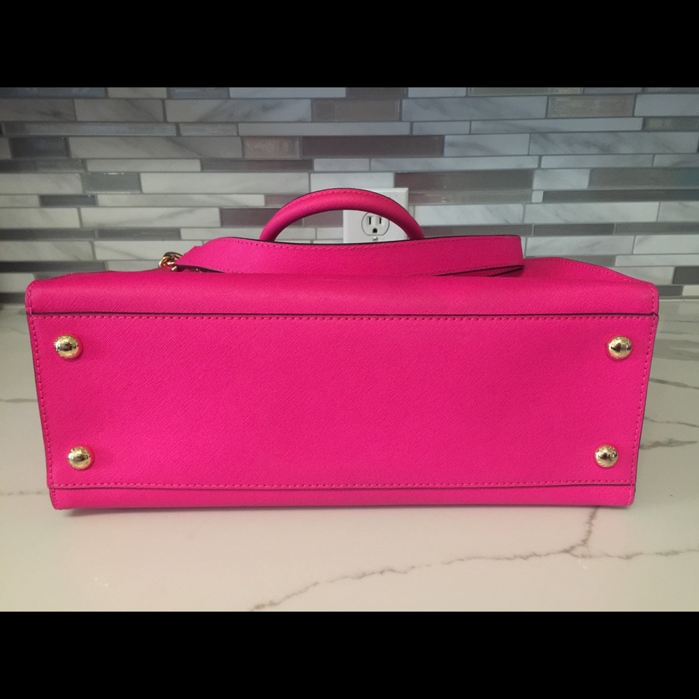 *SOLD* Michael Kors tote handbag; shoulder bag - Picture 5 of 7